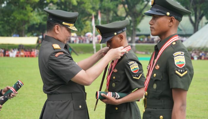 Pangdam I/BB Lantik Bintara Remaja Pada Penutupan Dikmaba TNI AD Gelombang I TA 2026.