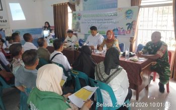 Sinergi Bangun Desa, Babinsa Hadiri Musyawarah Tahunan BUMNagori Karang Anyar.