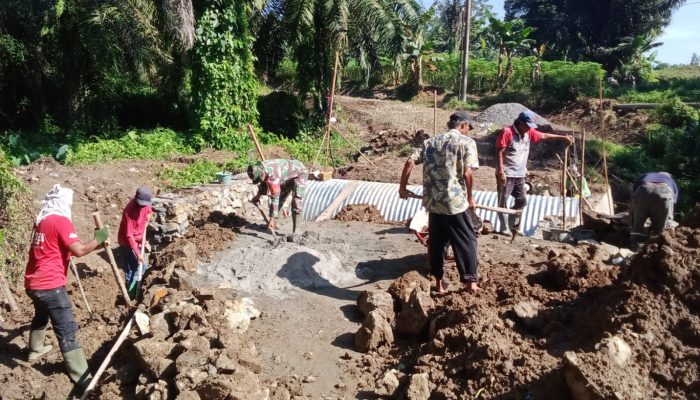 Bersatu Membangun Negeri, Kodim 0207/Simalungun Bersama Masyarakat Percepat Pembangunan Jembatan Aramco