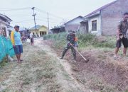 Babinsa dan Warga Dusun V Bagot Ingul Bersatu Bersihkan Lingkungan, Wujudkan Nagori yang Bersih dan Sehat