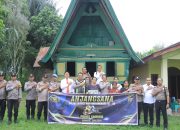 Elang HUT Bhayangkara ke-80, Polres Samosir Gelar Anjangsana dan Salurkan Bantuan kepada Warakauri