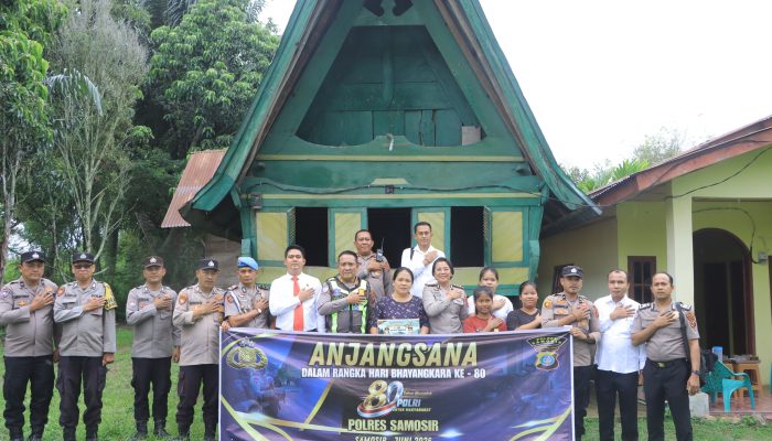 Elang HUT Bhayangkara ke-80, Polres Samosir Gelar Anjangsana dan Salurkan Bantuan kepada Warakauri