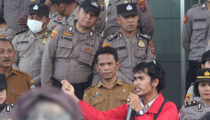 *EK-LMND Soroti Kecenderungan Sekda, Hadapi Massa: “Rakyat Butuh Pertanggungjawaban, Bukan Sekadar Perwakilan”*